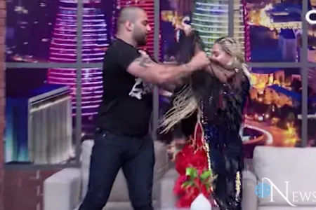 Rövşanənin verilişində biabrçılıq - VİDEO