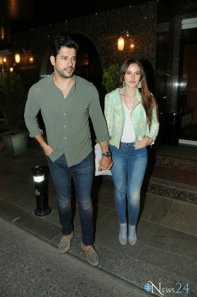 Özçivit və Fahriye Evcen avtopark qalmaqalında. Cütlük maşınlarını satır