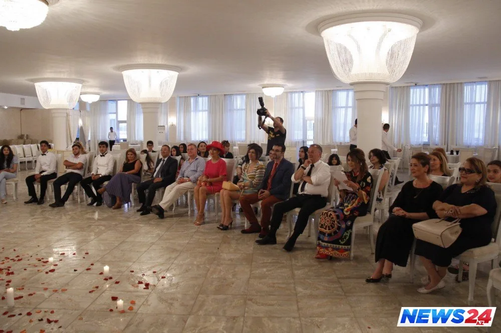 13 yaşlı azərbaycanlı gənc pianoçunun uğurları – FOTOSESSİYA