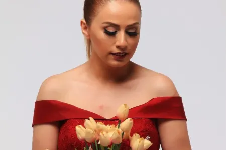 Oğlunu hərbi xidmətə yola salmağa hazırlaşan Roza zərgərli övladlığa 2 uşaq götürür