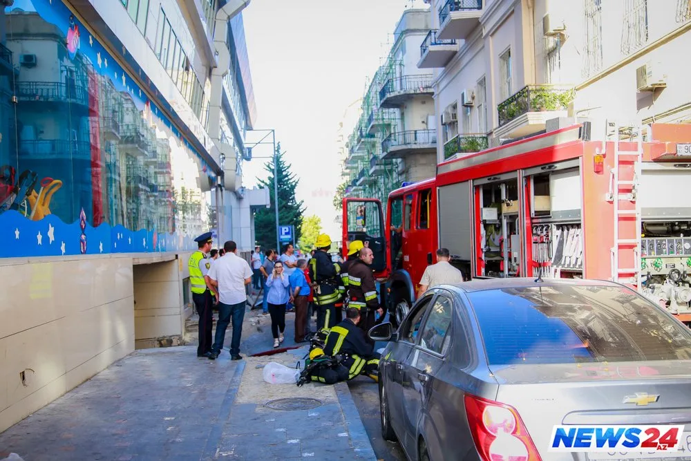 Bakıda ticarət mərkəzində partlayış - FOTO