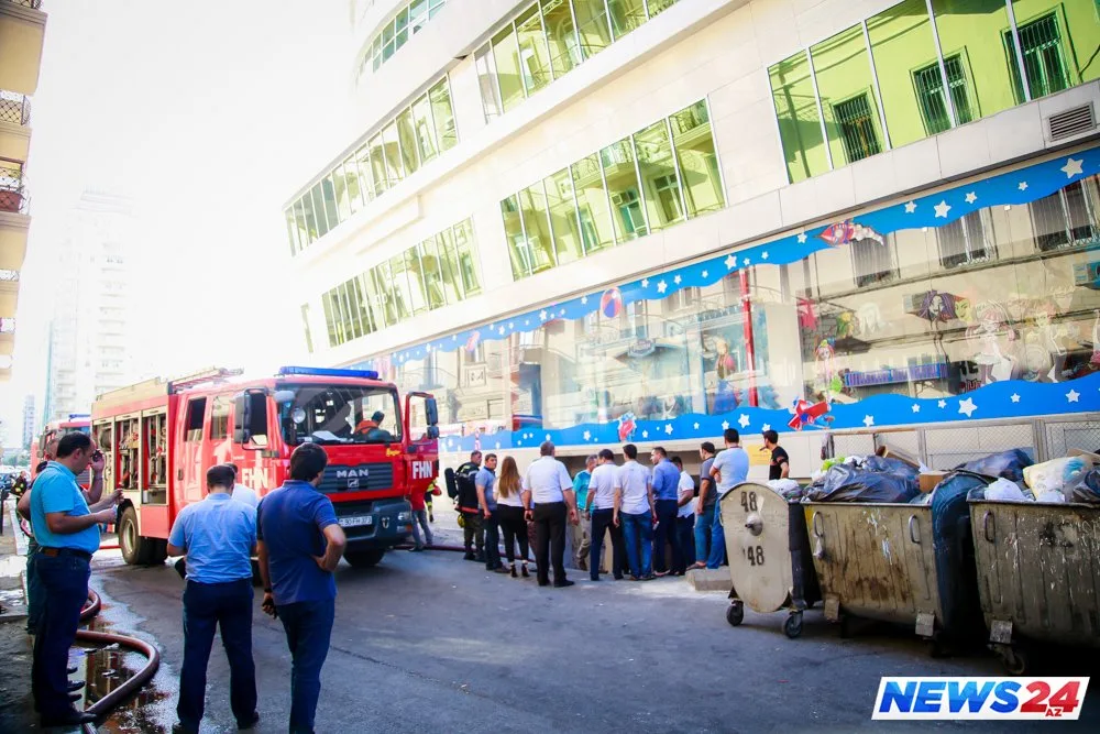 Bakıda ticarət mərkəzində partlayış - FOTO