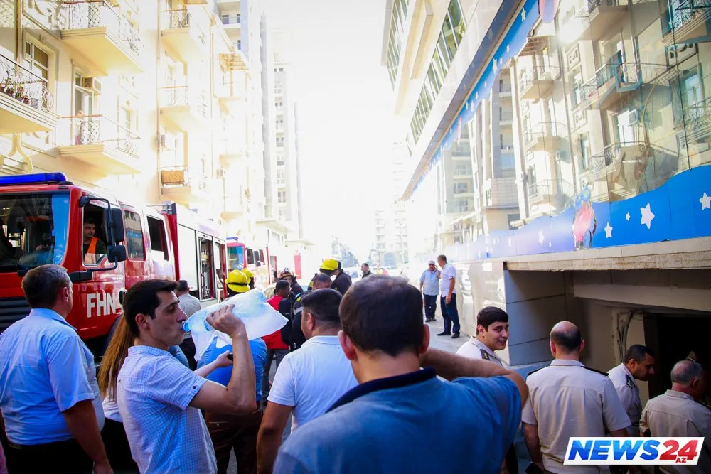 Bakıda ticarət mərkəzində partlayış - FOTO