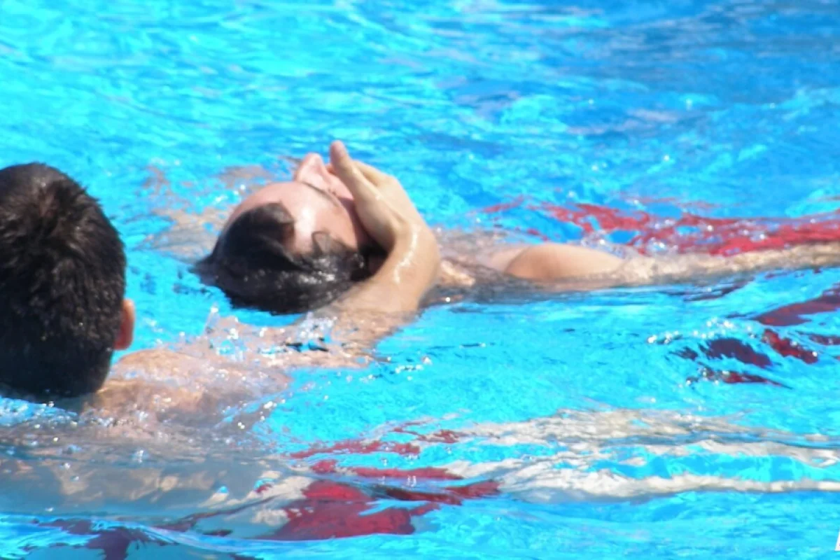 İki yeniyetmə göldə boğuldu