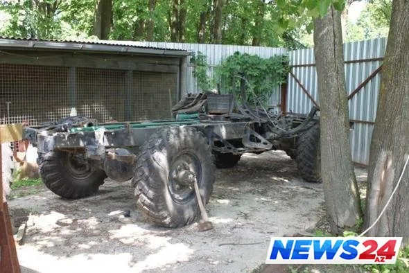 Traktorla "Mersedes"i birləşdirdi - Dünyada bənzəri olmayan avtomobil yaratdı