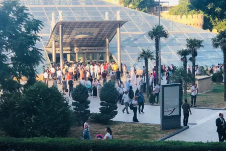 Metroda sərnişinlərin təxliyyə olunma anı - VİDEO