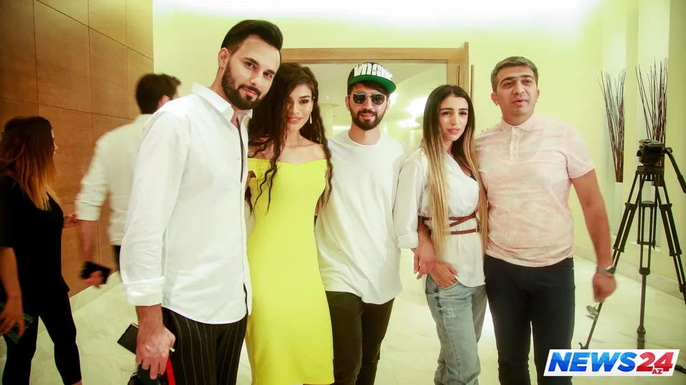 Rəqsanə qıznın ilk klip təqdimatına “Skype”la qoşuldu, kövrəldi – FOTOLAR – VİDEO