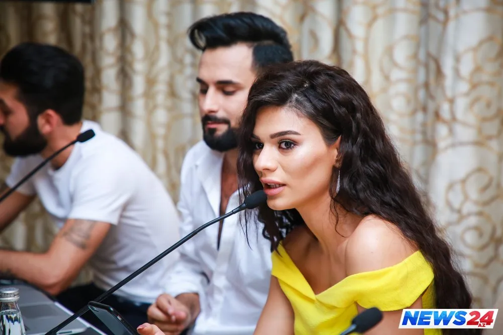 Rəqsanə qıznın ilk klip təqdimatına “Skype”la qoşuldu, kövrəldi – FOTOLAR – VİDEO