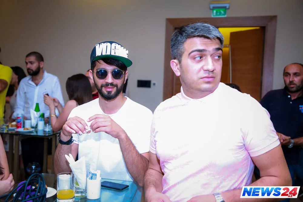 Rəqsanə qıznın ilk klip təqdimatına “Skype”la qoşuldu, kövrəldi – FOTOLAR – VİDEO