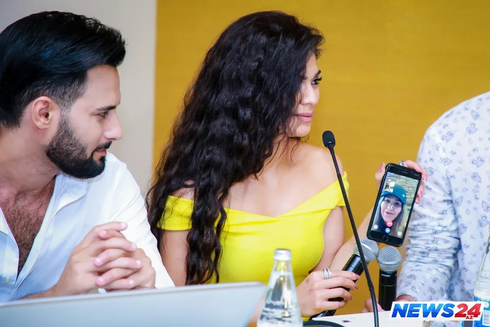 Rəqsanə qıznın ilk klip təqdimatına “Skype”la qoşuldu, kövrəldi – FOTOLAR – VİDEO