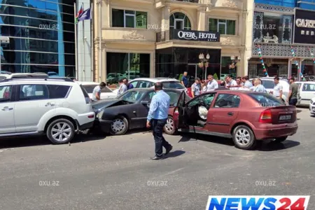 Bakının mərkəzində zəncirvari qəza - VİDEO