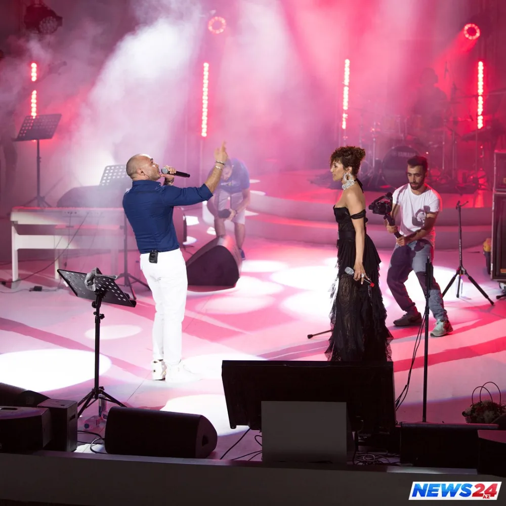 Miri Yusifin səhnəsini Aygünlə Röya böldü-VİDEO