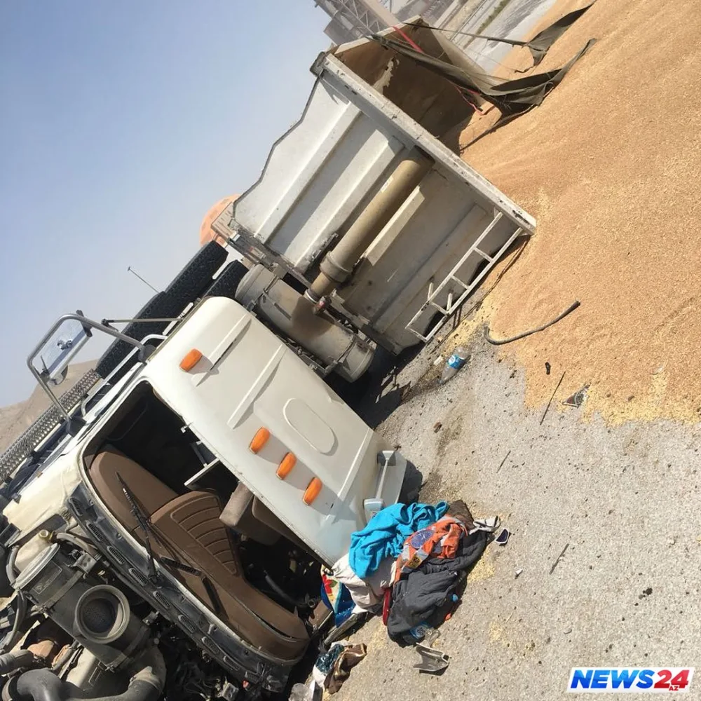 Qaradağda ağır qəza- taxıl yollara səpildi - FOTOLAR