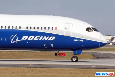 Təyyarə uçuş zolağından çıxaraq qəza etdi - FOTO