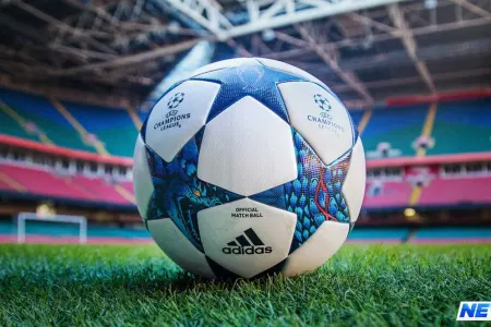 Futbolçunun arvadı Rusiyaya gəlmək üçün xüsusi təyyarə kirayələdi