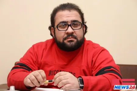 Tanınmış şair canlı yayımda intihara cəhd etdi