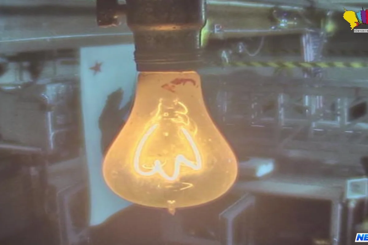 117 ildir yanan lampa - Cinnesin "Rekordlar" kitabında