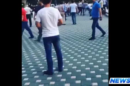 Gəncədə polislərdən birinin öldürülmə anı – VİDEO