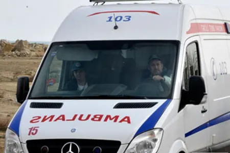 Minik maşını mikroavtobusla toqquşdu: çoxlu sayda yarlı var