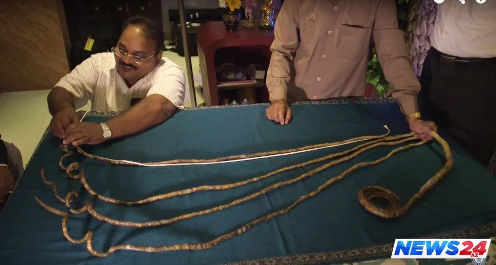 66 il dırnaq uzadan hindli dırnaqlarını kəsib muzeyə verdi - FOTO