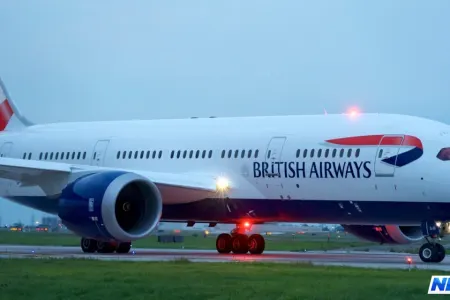 Hindistana uçan təyyarə Bakıda məcburi eniş etdi