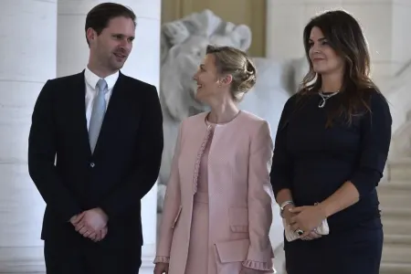 NATO toplantısından ən yadda qalan an -Birinci xanımların içindəki birinci kişi