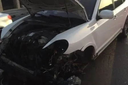 Bakıda qəza: “Porsche” məhəccərə çırpıldı - FOTO