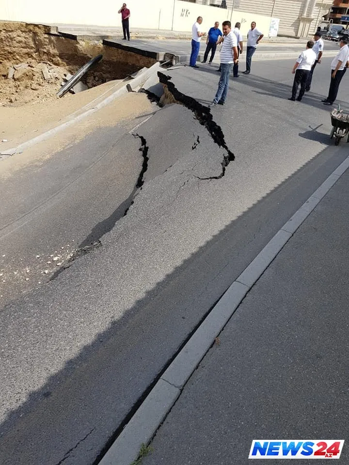 Bakıda metro tikintisinə görə yol çökdü - FOTOLAR
