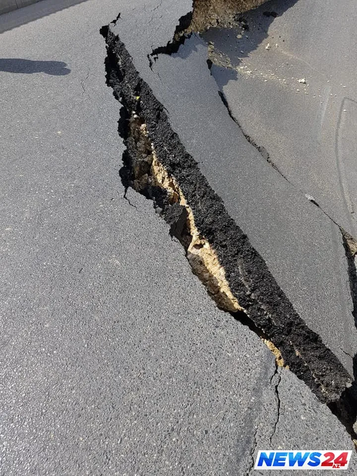 Bakıda metro tikintisinə görə yol çökdü - FOTOLAR