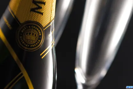 Bakıda məmur balaları tuneli bağlayıb şampan içdilər (VİDEO)