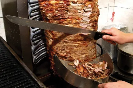 Bakıda insanlığa sığmayan hadisə - Dönərə pulu çatmayan 14 yaşlı uşaq döyüldü