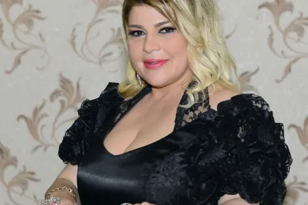 Mətanət İsgəndərlini dollar yağışına tutdular - VİDEO