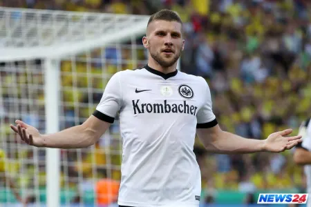 Futbolçu 500 nəfərin kredit borcunu ödədi