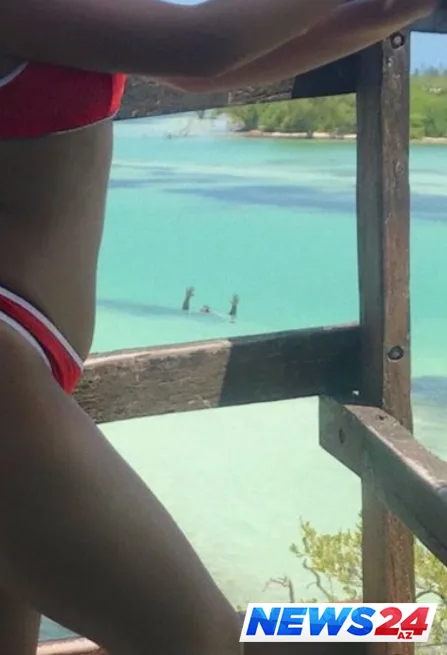 Xilasedici boğulan adamın fonunda şəkil çəkdirdi