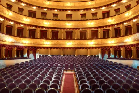 Azərbaycanda iki teatra yeni direktorlar təyin olundu