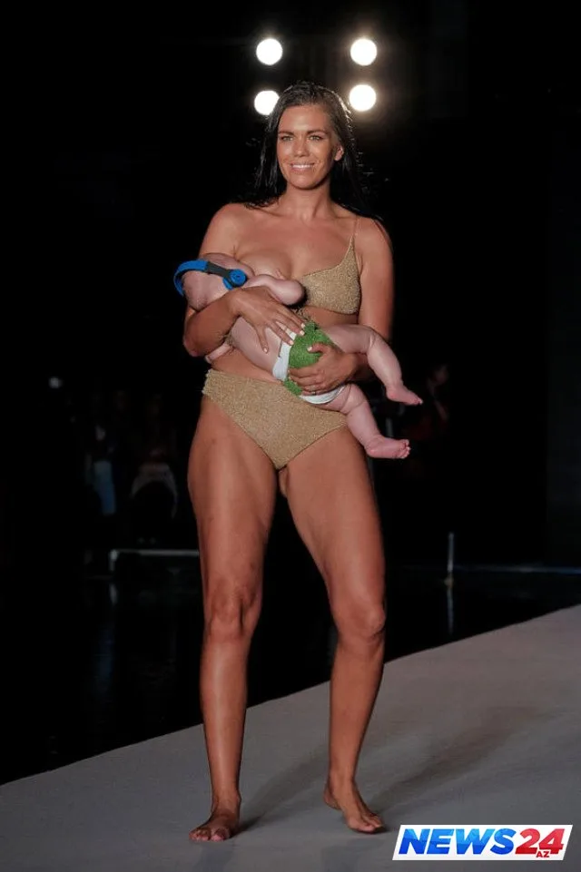 Bunu da gördük - Model podyumda körpəsinə süd verdi - FOTO- VİDEO