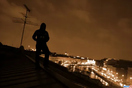 Daha bir nəfər yüksək mərtəbəli binadan düşərək ölüb