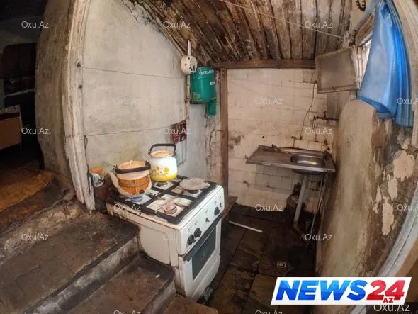 Qolu sarğılı süpürgəçi qadın kimdir? - FOTO