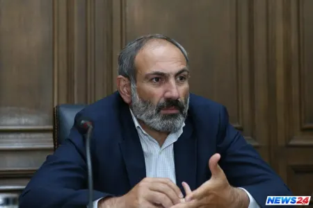 Paşinyan rus hərbçilərin erməni kəndinə soxulmasına qəzəbləndi - VİDEO