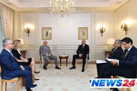 İlham Əliyev Fransada görüşlər keçirir - FOTO