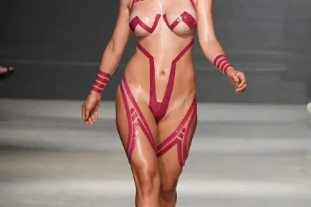 Tanınmış brend izolentdən çimərlik geyimi hazırladı - FOTO