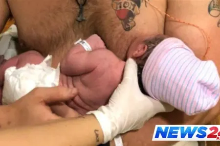 Dünyada bir ilk: Yeni doğulan körpəni atası əmizdirdi – FOTO