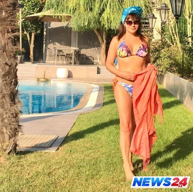 55 yaşlı Çalıquşu bikinili foto paylaşdı - FOTO