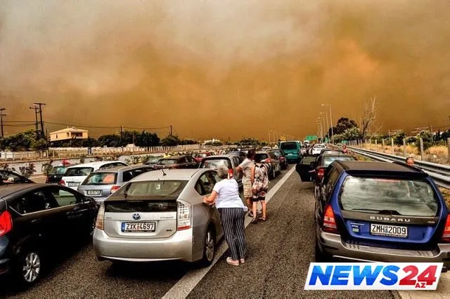 Yunanıstanda 25 nəfər bir-birini qucaqlayıb yandı - VİDEO