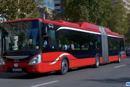 “BakuBus”da qəza şəraiti - Qadın yıxıldı- VİDEO