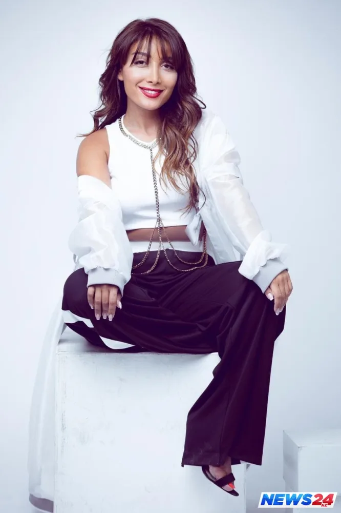 Yeni mahnısını təqdim edən Günay: "Hamı istirahətdədir, mən isə iş başındayam" - VİDEO