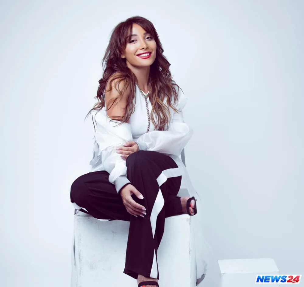 Yeni mahnısını təqdim edən Günay: "Hamı istirahətdədir, mən isə iş başındayam" - VİDEO