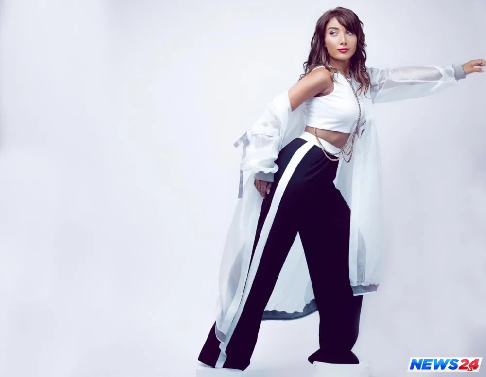 Yeni mahnısını təqdim edən Günay: "Hamı istirahətdədir, mən isə iş başındayam" - VİDEO