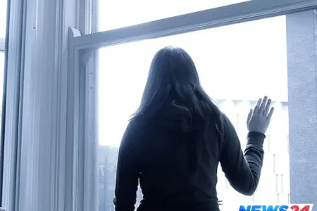 Bakıda gənc qız özünü 5-ci mərtəbədən atıb