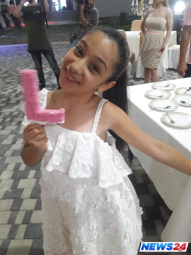 Zümrüd qızına ad günü keçirdi - FOTOLAR